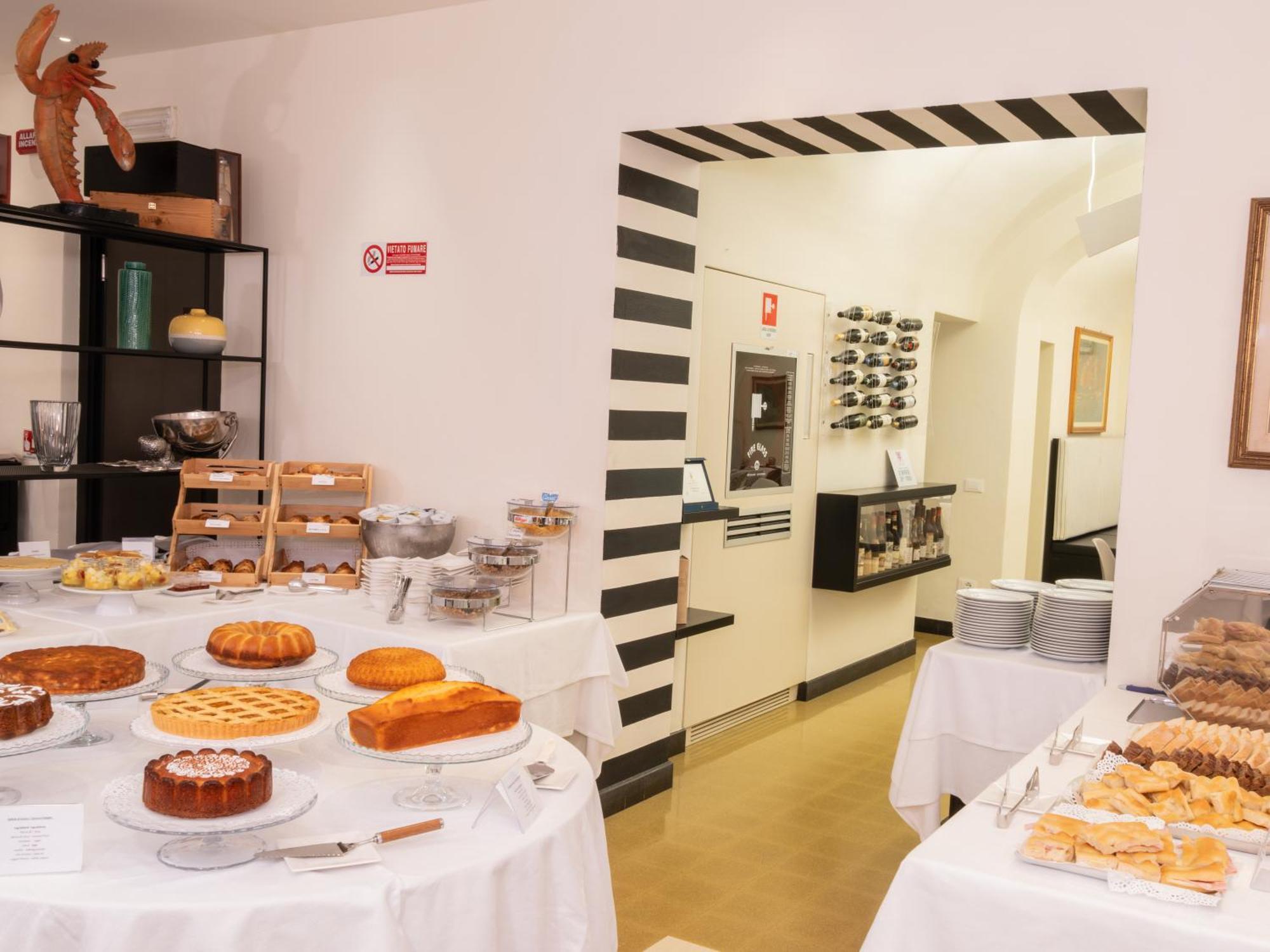 Hotel San Pietro Palace Финале Лигуре Екстериор снимка