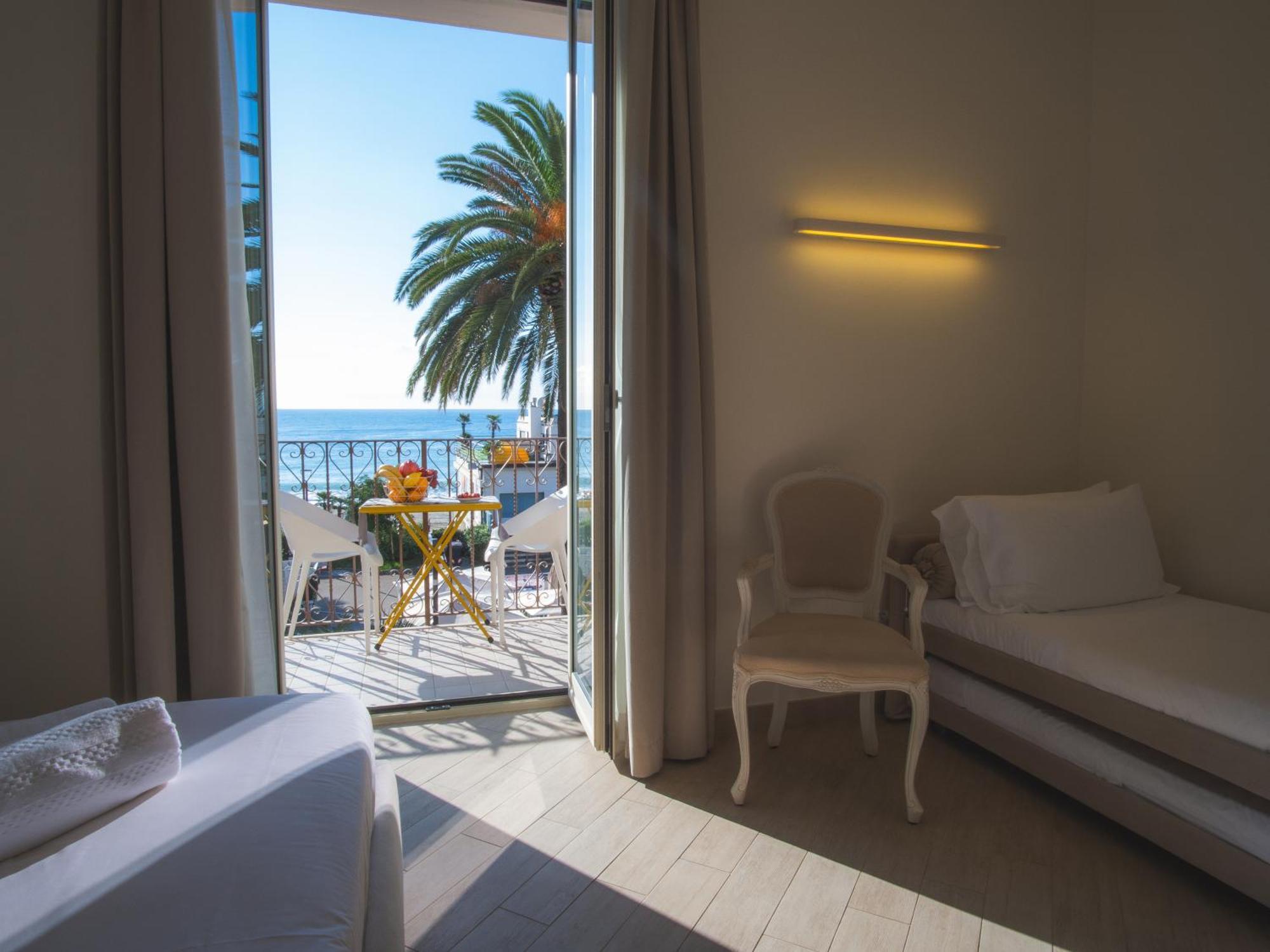 Hotel San Pietro Palace Финале Лигуре Екстериор снимка