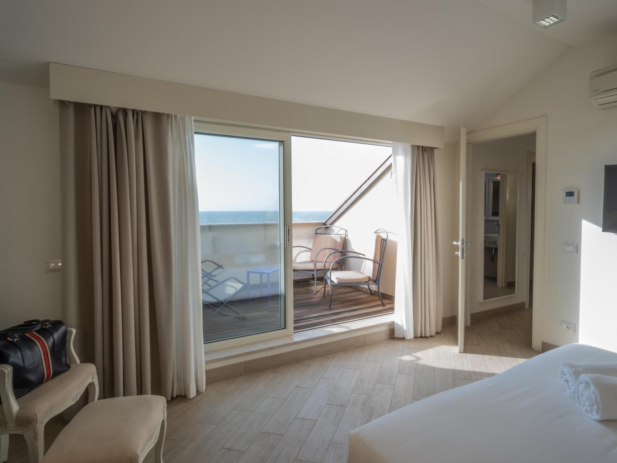 Hotel San Pietro Palace Финале Лигуре Екстериор снимка