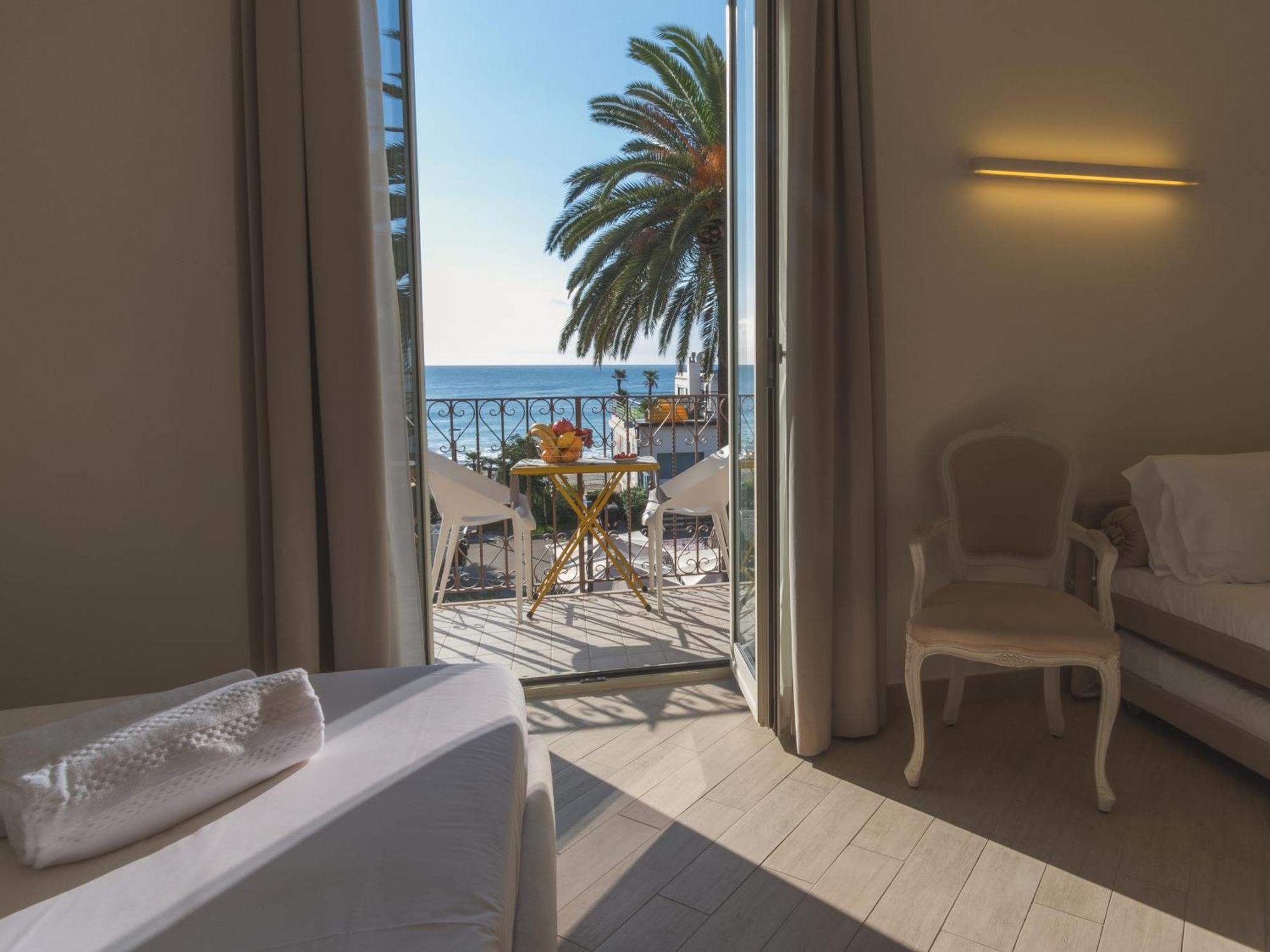 Hotel San Pietro Palace Финале Лигуре Екстериор снимка