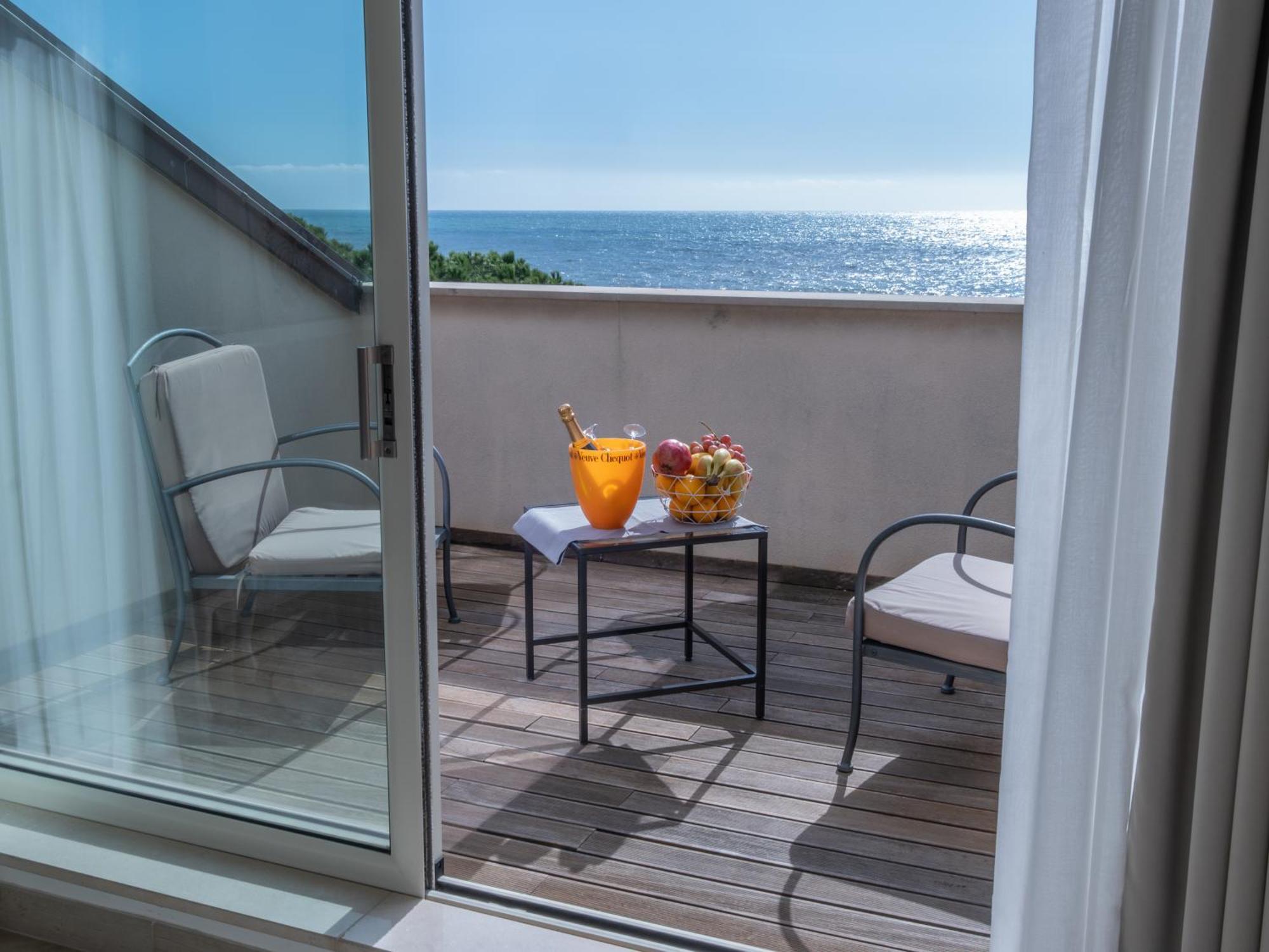 Hotel San Pietro Palace Финале Лигуре Екстериор снимка