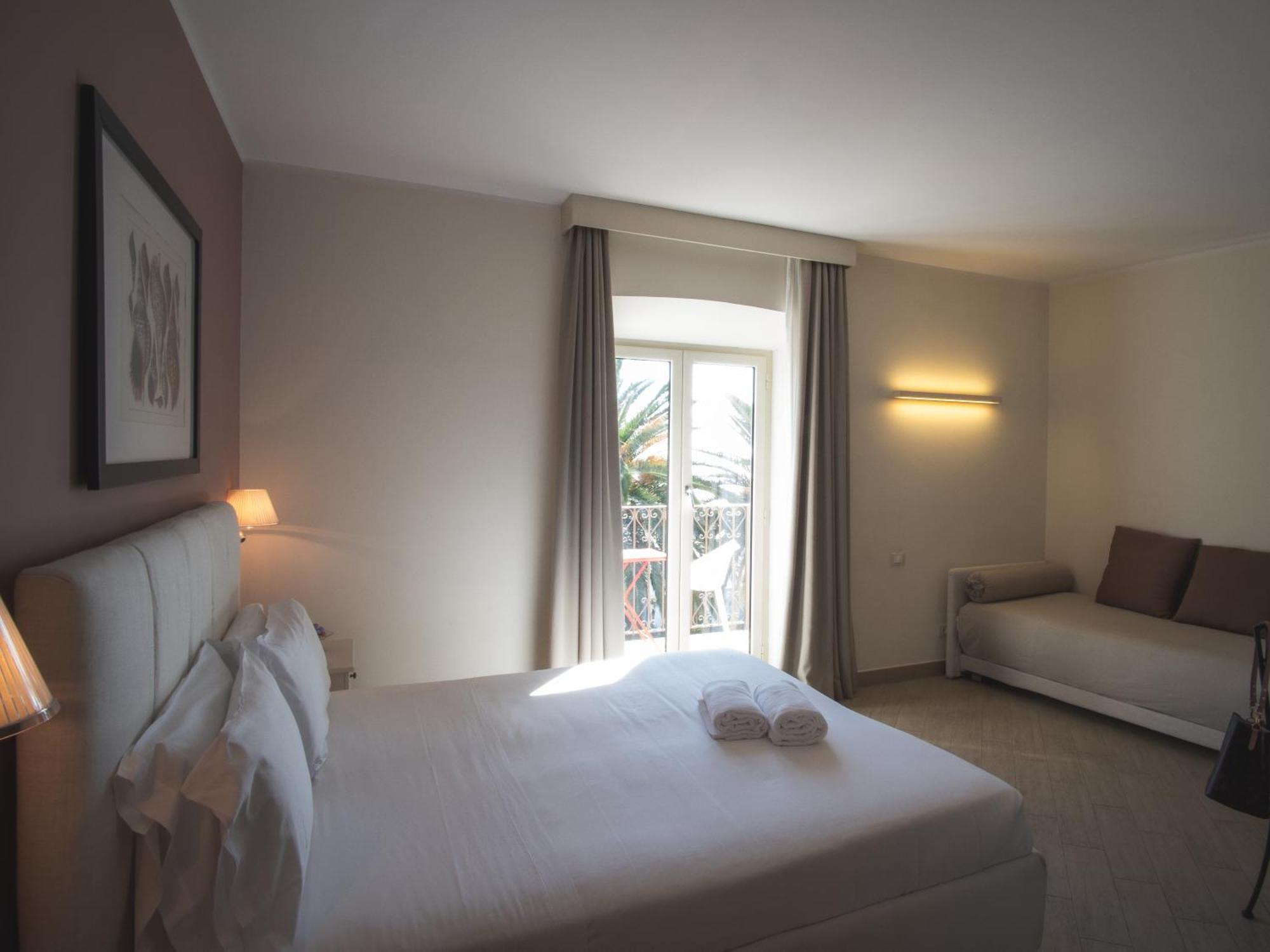 Hotel San Pietro Palace Финале Лигуре Екстериор снимка