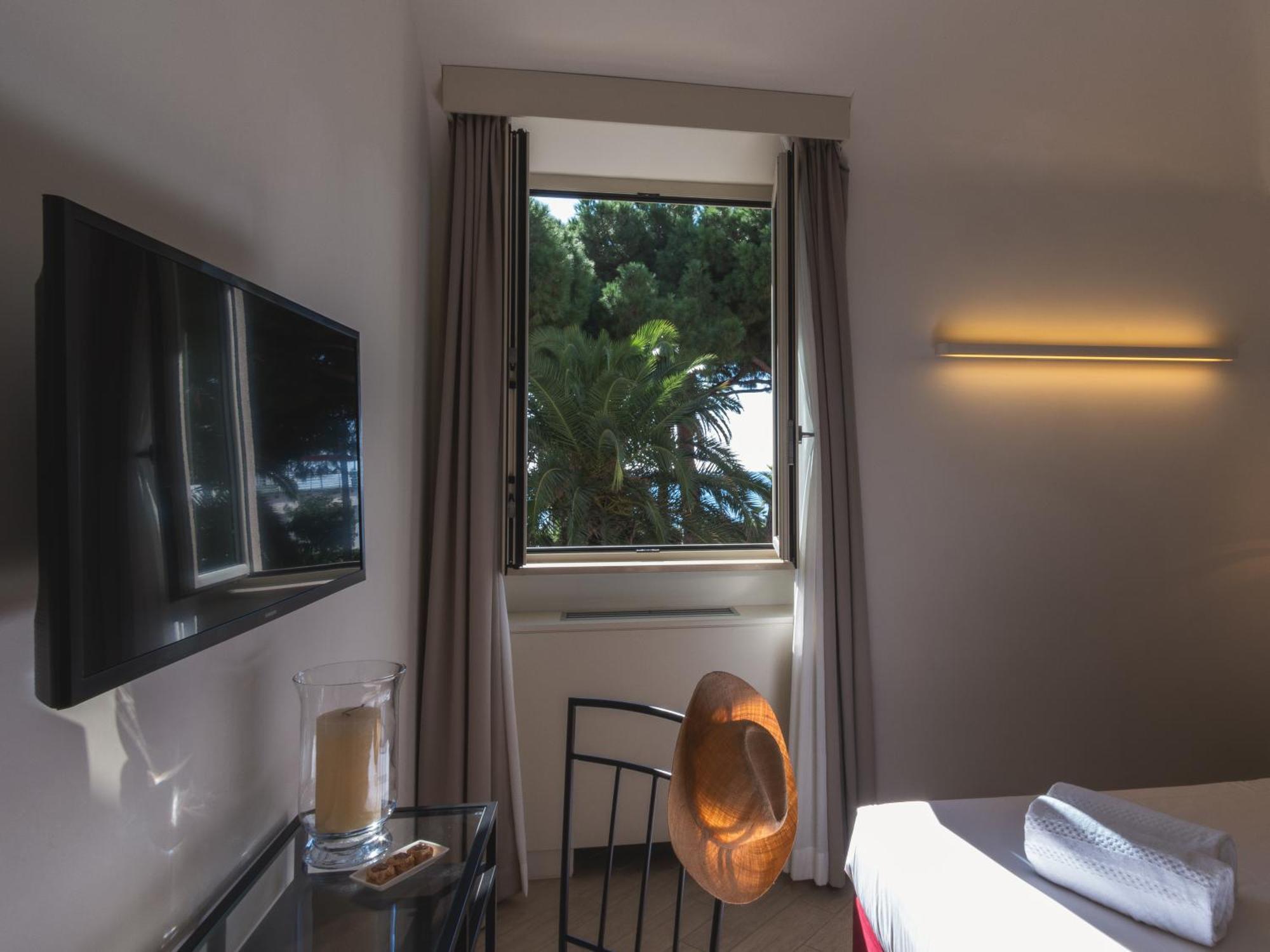 Hotel San Pietro Palace Финале Лигуре Екстериор снимка