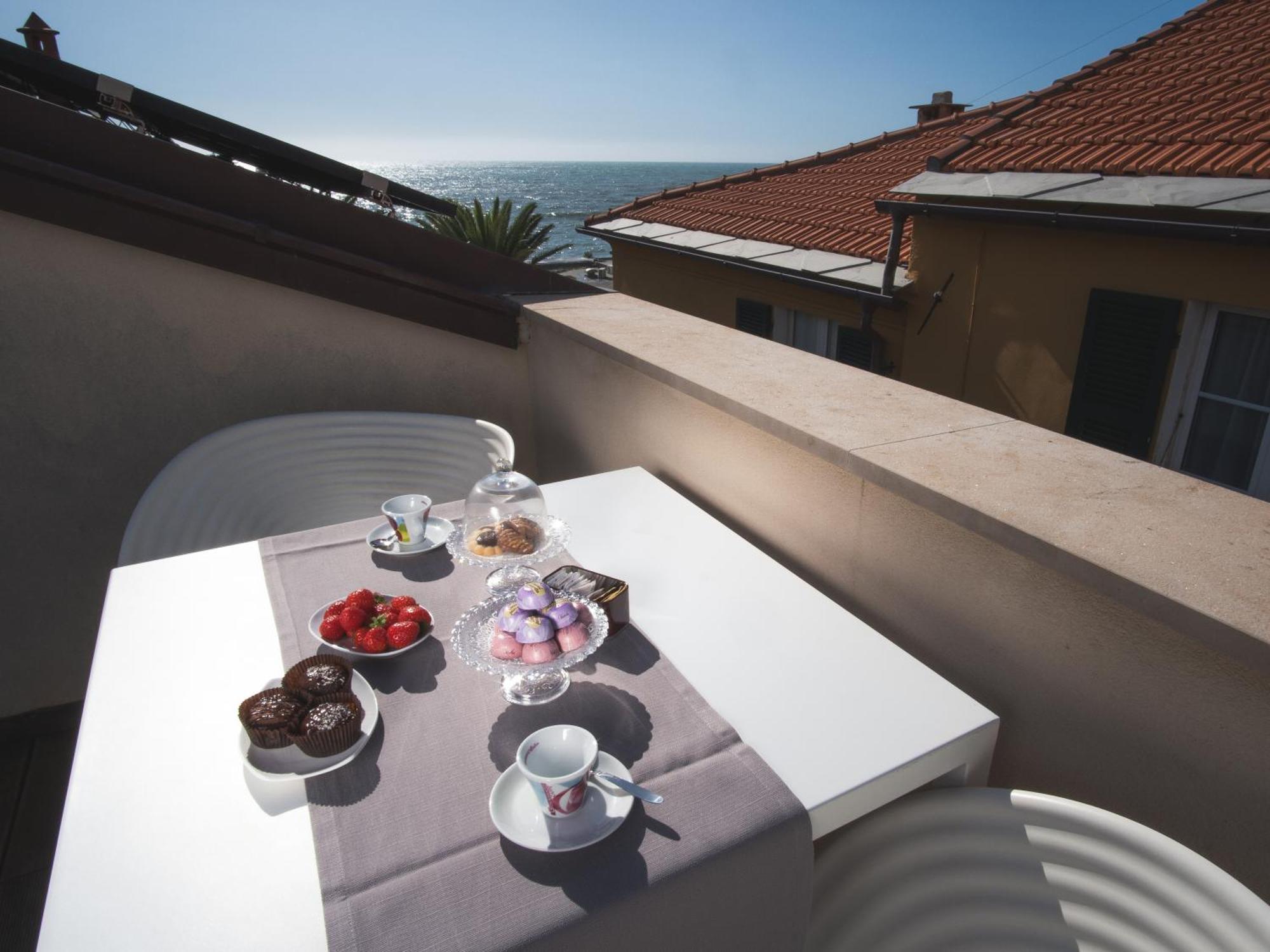 Hotel San Pietro Palace Финале Лигуре Екстериор снимка