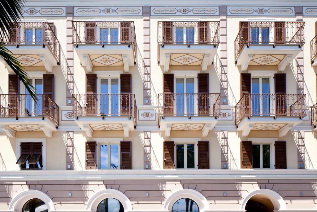 Hotel San Pietro Palace Финале Лигуре Екстериор снимка