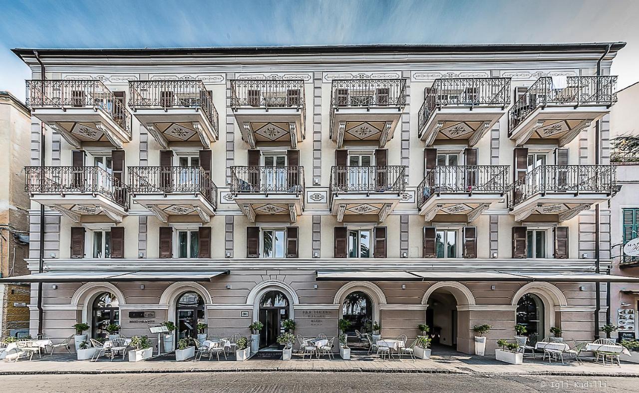 Hotel San Pietro Palace Финале Лигуре Екстериор снимка